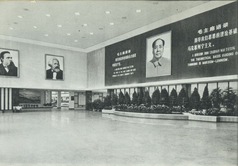 序幕大厅
来源：《广州建筑实录》，广州市设计院，1976