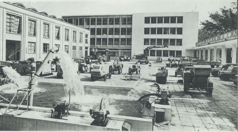 机械展览广场
来源：《广州建筑实录》，广州市设计院，1976
